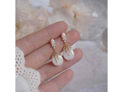 Elegant Female Pearl Earrings